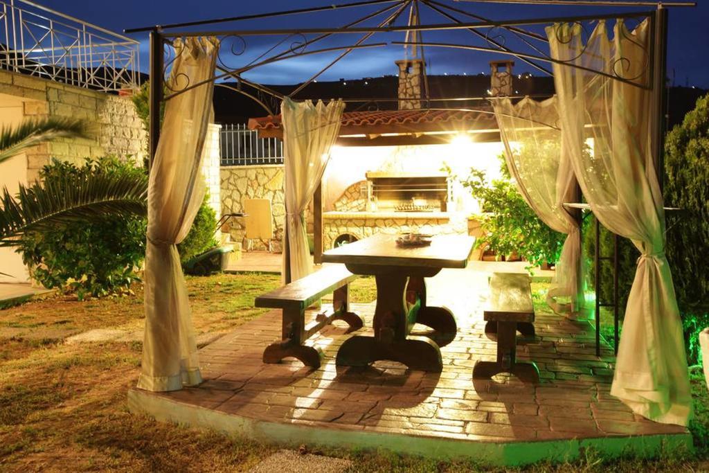 Villa Christine - Maisonettes With Fireplace ألفيريون المظهر الخارجي الصورة