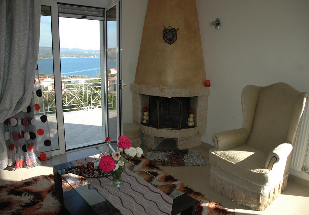 Villa Christine - Maisonettes With Fireplace ألفيريون الغرفة الصورة